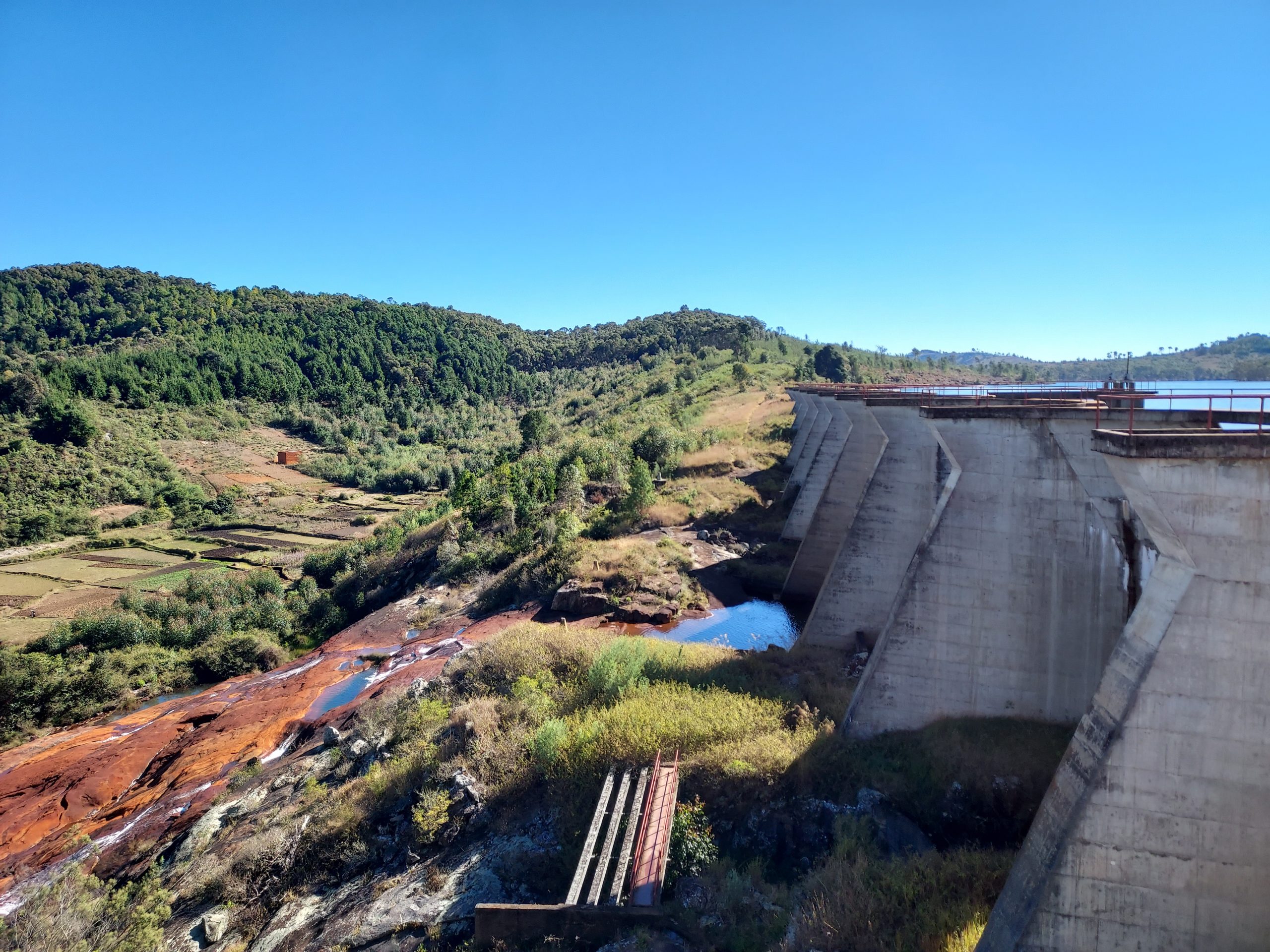 Revue de la sécurité et la mise aux normes des barrages existants de Mantasoa, Varahina sud et Manandriana ainsi que de leurs ouvrages annexes
